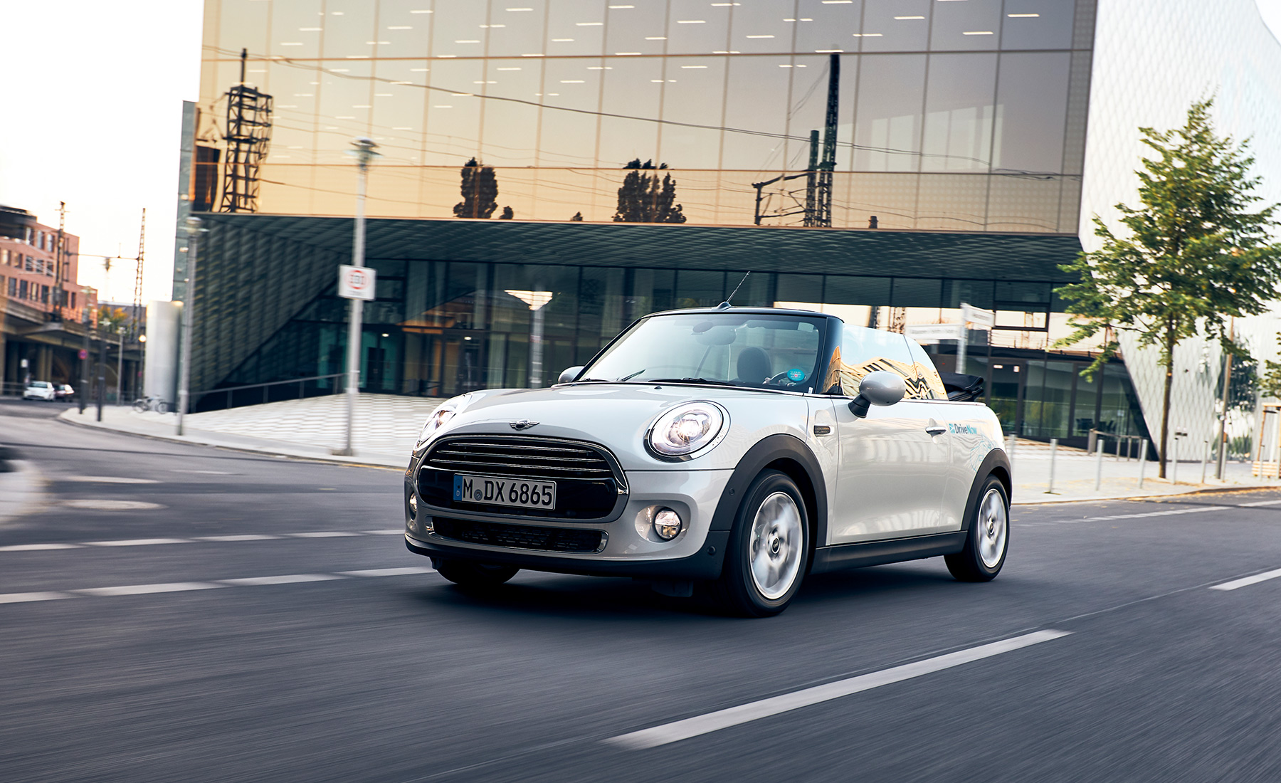 DriveNow_MINI_convertible_CarToCar_2690