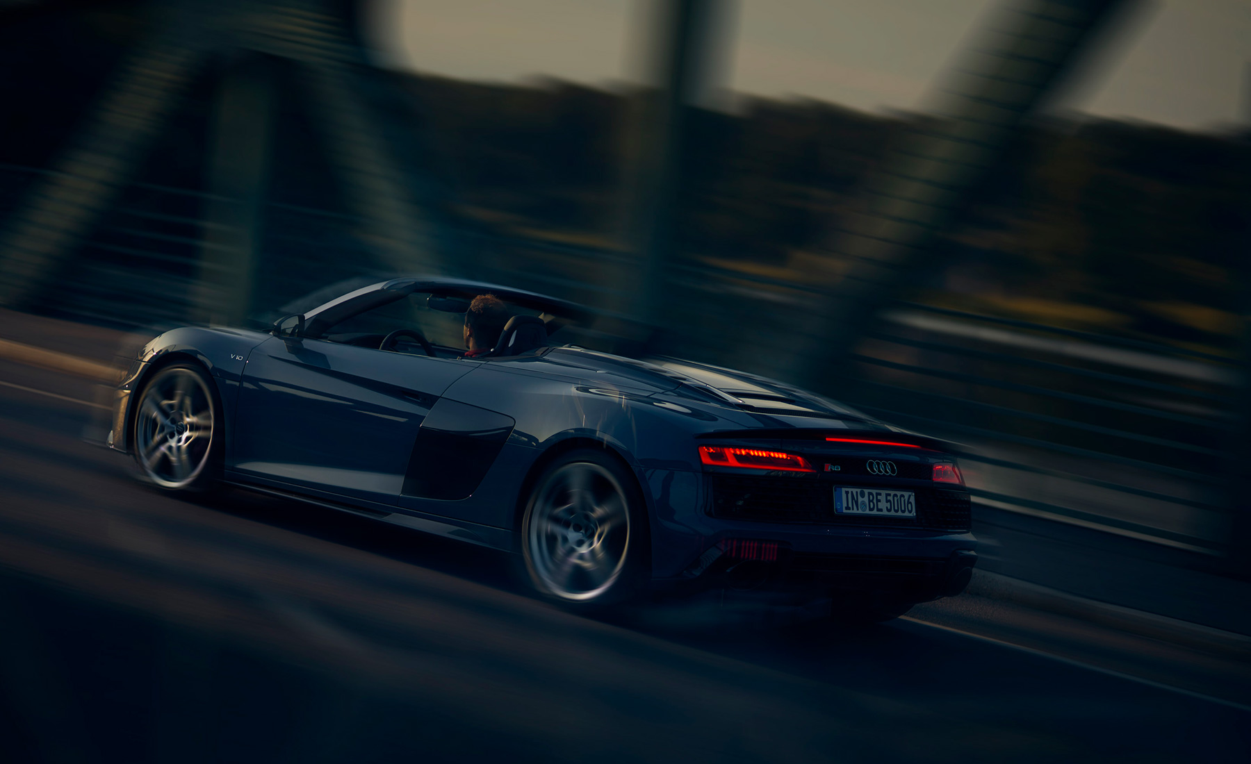 McLaren_vs_AUDIR8_03